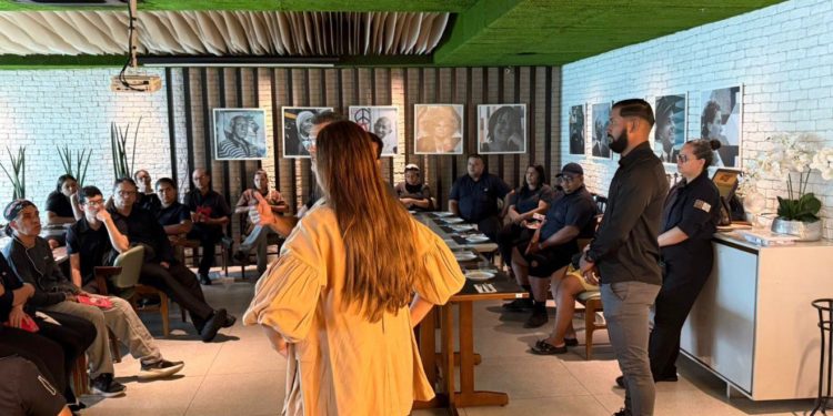 Primeiro Acordo Coletivo implantando a jornada 5×2